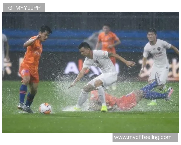 中超激战深圳佳兆业迎战山东鲁能争夺关键三分全力以赴展现实力 中超激战深圳佳兆业迎战山东鲁能争夺关键三分全力以赴展现实力