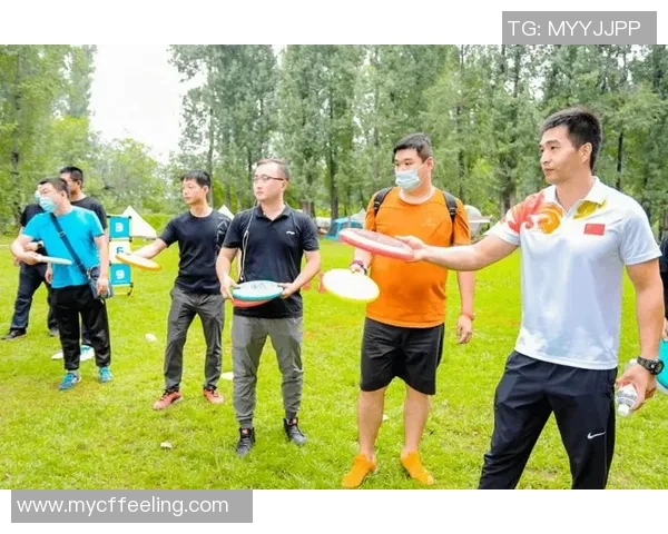 飞盘深度探索重庆飞盘队的战术转换与团队协作之道